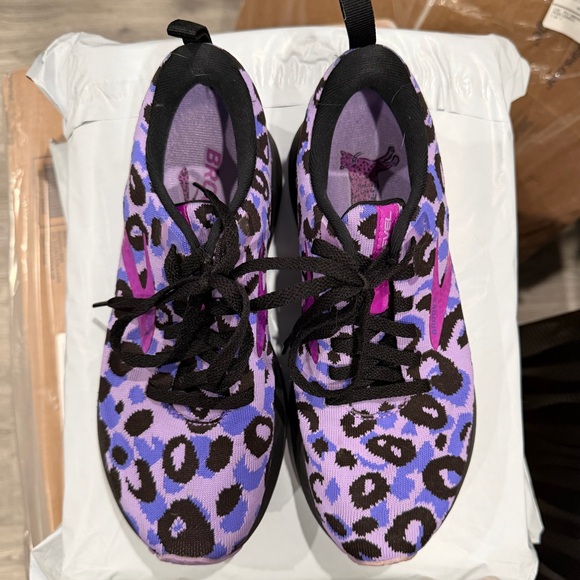 Brooks Women's Revel 5 purple leopard print size 6.5 (US) - Picture 5 of 11